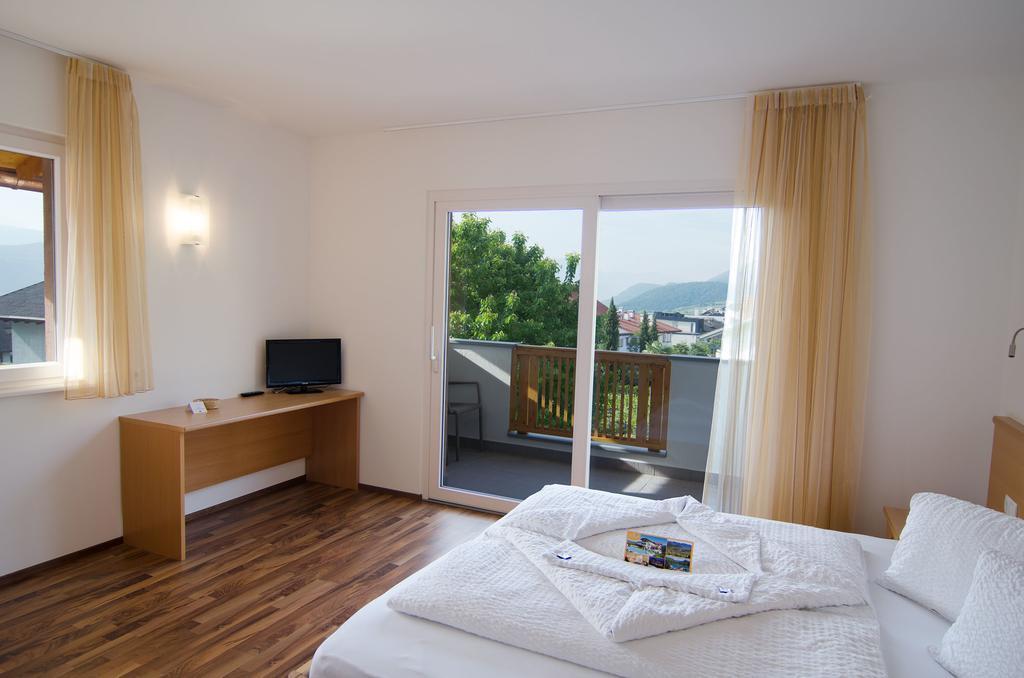 Garni Hotel Peterlinhof كالدورا الغرفة الصورة