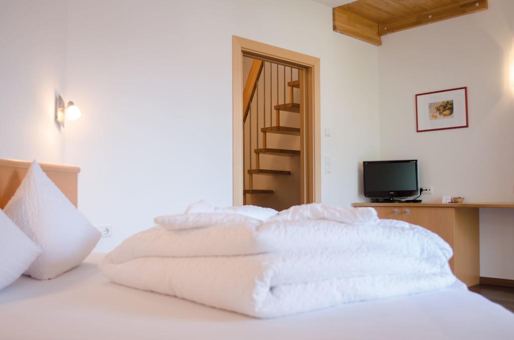 Garni Hotel Peterlinhof كالدورا الغرفة الصورة